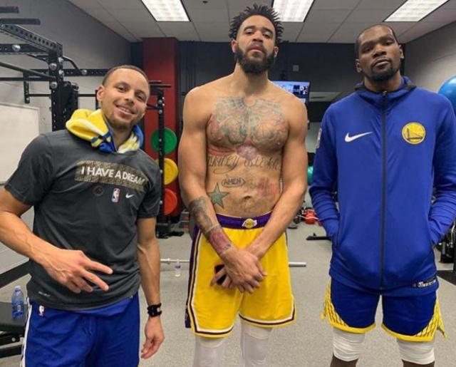 每体：7500人无法及时入场，反对派斥责拉波尔塔侮辱巴萨会员（每体：7500人未能按时入场，反对派痛斥拉波尔塔侮辱巴萨会员）