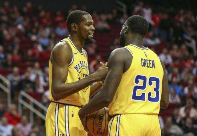 广州男篮官宣：租借管子煜到加拿大BSL联赛卫冕冠军 出任首发留洋（广州男篮宣布：管子煜租借加盟加拿大BSL卫冕冠军 将以首发开启留洋）