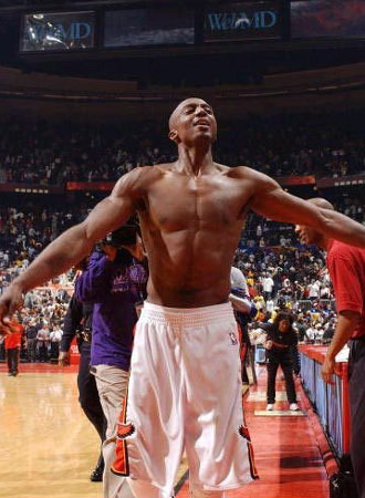 新疆一家进出口贸易公司向阿图什市捐赠足球场，价值1亿元（新疆一进出口贸易企业向阿图什市捐建足球场，捐资1亿元）