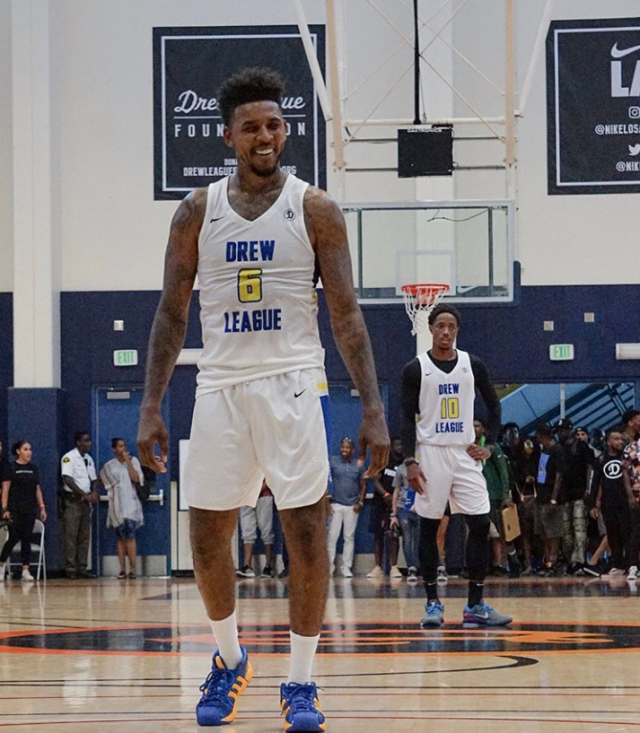 TA：皇马展现了斗志与整体性，这暂时缓解了阿隆索的下课压力（TA：皇马打出血性与整体配合，阿隆索的帅位压力暂告缓解）