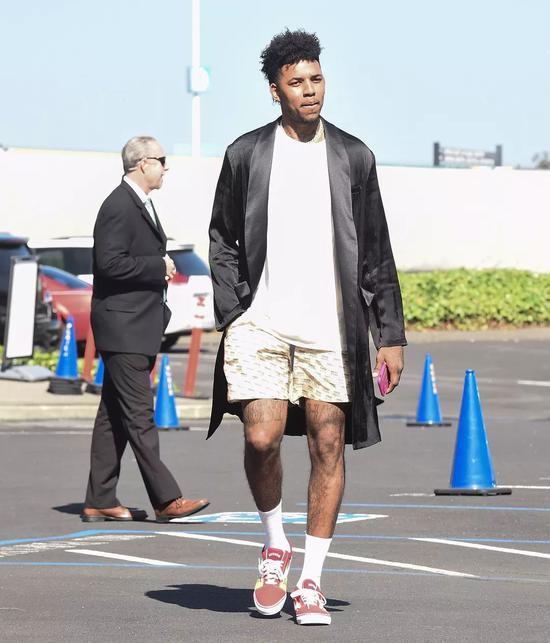 斯基拉：曼奇尼将与萨德签约一份2+2的合同，年薪500万欧（斯基拉：曼奇尼将赴萨德执教，签2+2合约年薪500万欧元）