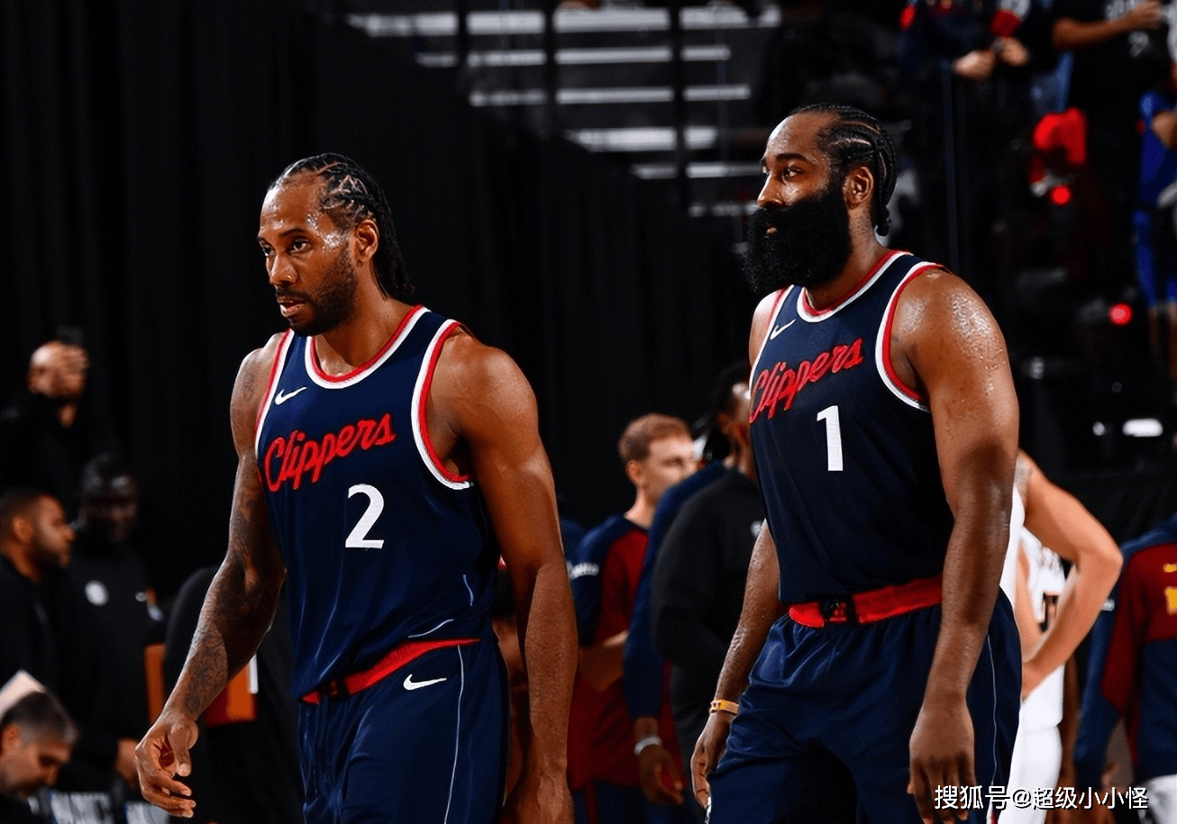 墨西哥一处世界杯训练场地状况百出：一角长满了树，边线是弯的（墨西哥一世界杯训练场问题频出：角落长树、边线不直）