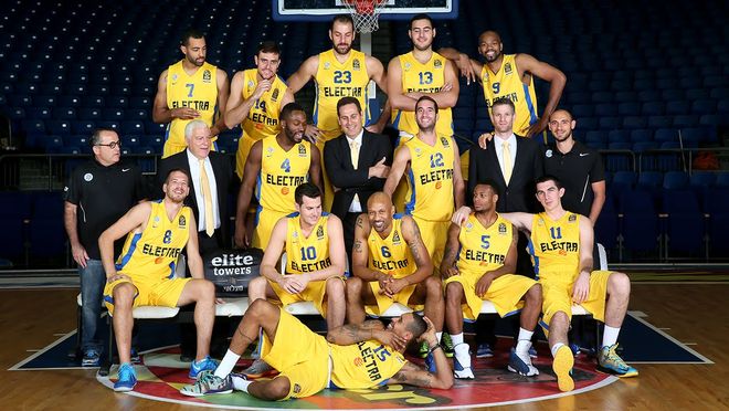 喜忧参半！广东新外援奎恩首秀狂砍27分8板4助攻 力劈篮筐但三分球失准（一喜一忧！广东新援奎恩处子战27分8板4助，攻筐强硬但三分失灵）