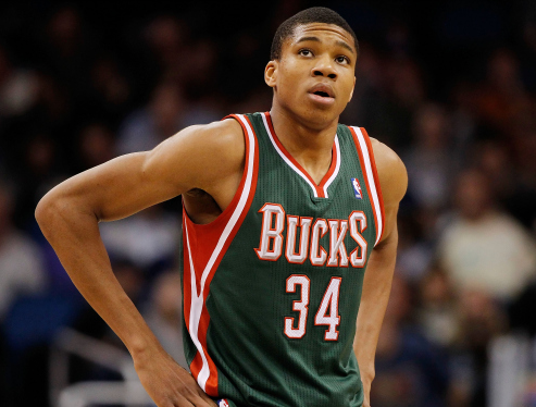 皇马客战赫罗纳：姆巴佩搭档维尼修斯，贝林厄姆、居莱尔出战（皇马做客赫罗纳：姆巴佩联手维尼修斯，贝林厄姆与居莱尔同场亮相）